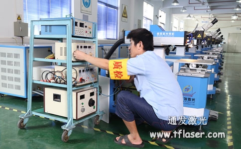 安博(中国)激光品质员对焊机进行检测