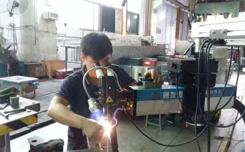安博(中国)模具焊补焊现场