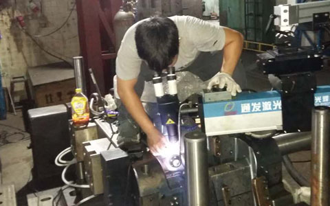 安博(中国)模具激光焊机修复模具现场