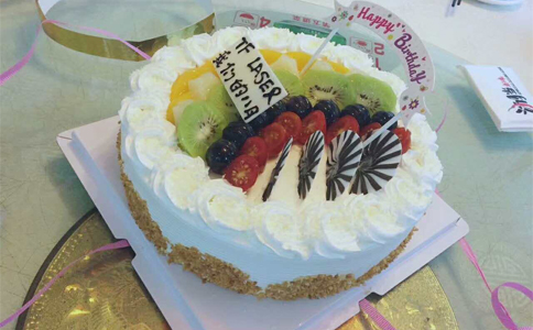 安博(中国)激光八月员工生日会蛋糕