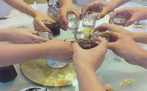 安博(中国)激光八月员工生日会合影