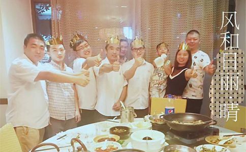 安博(中国)激光八月员工生日会合影